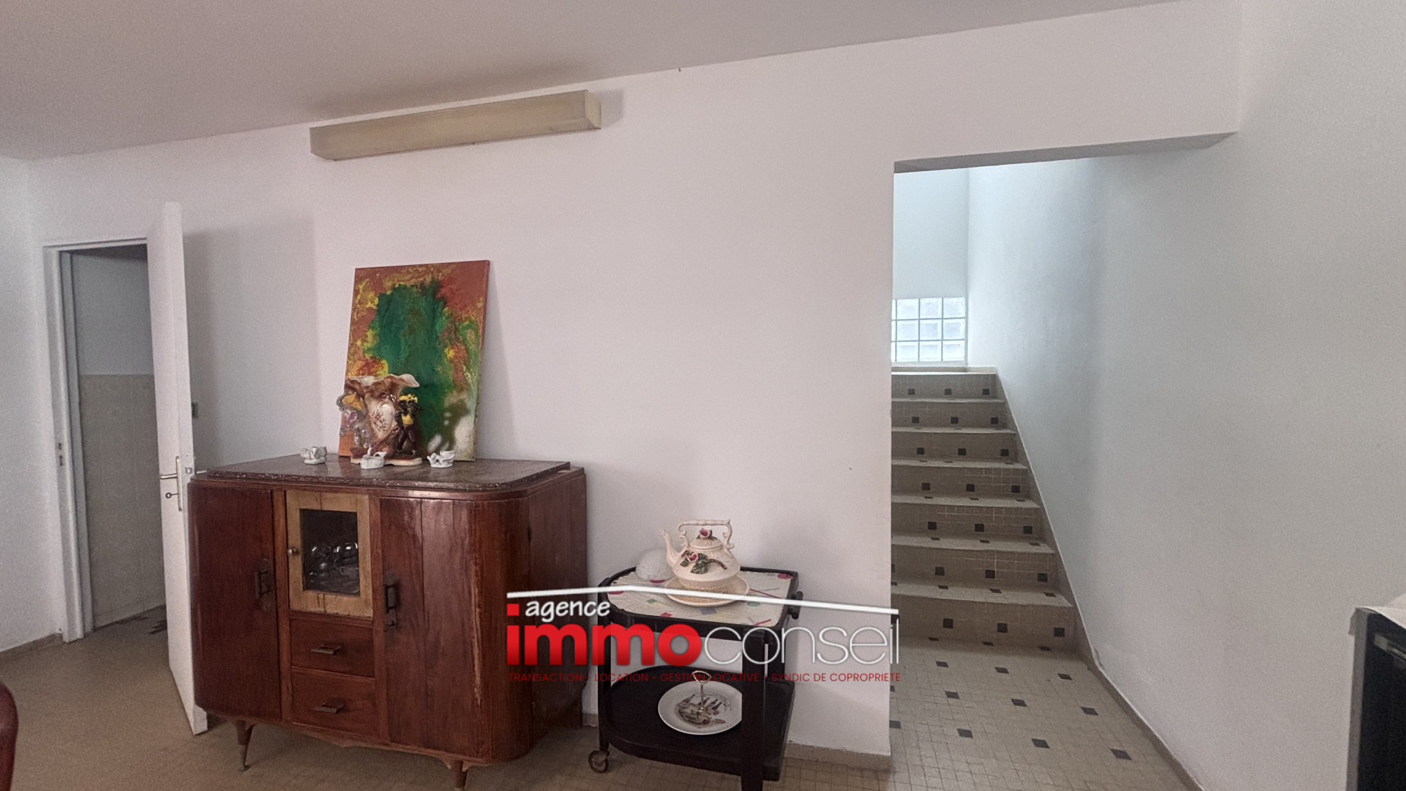 VILLA 180 m2 AVEC FORT POTENTIEL À QUELQUES MINUTES DE LA PL